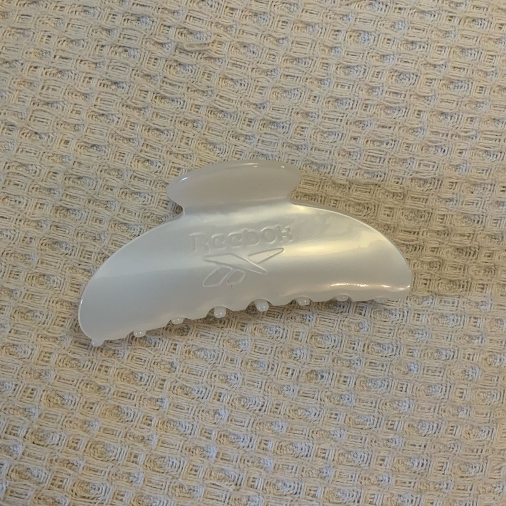 Vintage Reebok Y2K Sporty White Claw Clip Hair Clip Scrunchie